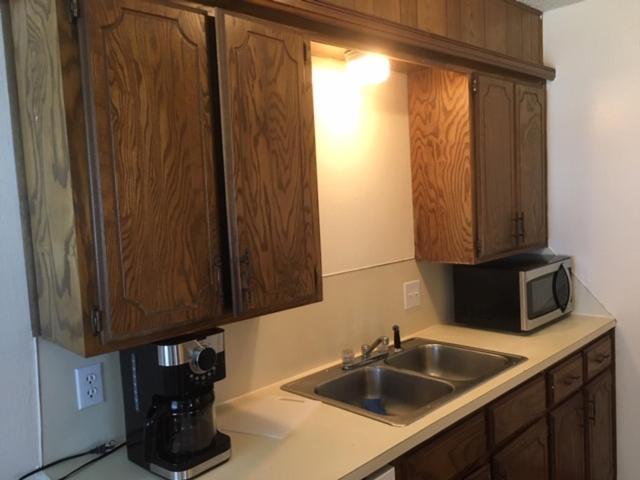 Fully Furnished Two Bedroom Apartment 로턴 외부 사진