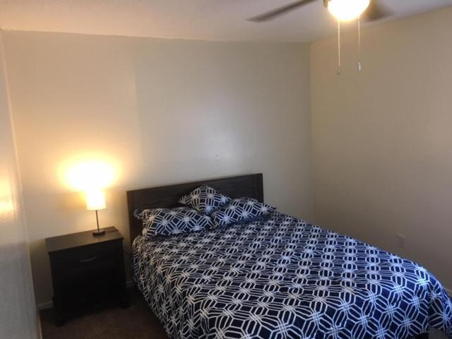 Fully Furnished Two Bedroom Apartment 로턴 외부 사진