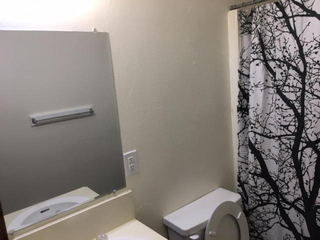 Fully Furnished Two Bedroom Apartment 로턴 외부 사진